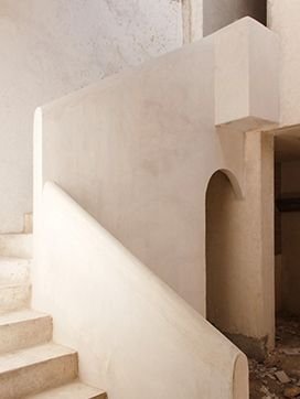 Stair and arch during construction of an FMT Estudio project